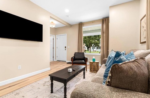 Mount Clemens Apartment | New! Luxury 1BR Flat near Downtown Mount Clemens