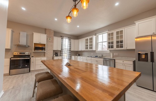 Lebanon House | NEW! LUXURY AWAITS! Four BR's - 3 with their own Private Bath PLUS Bonus room.