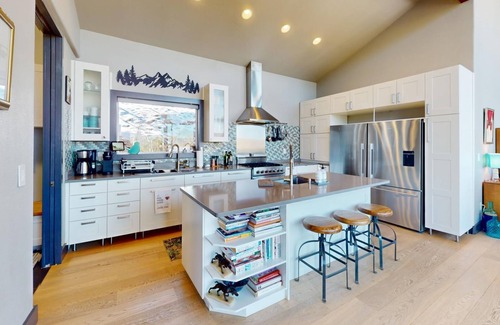 Angel Fire House | New Luxury Home | Hot Tub | Fireplace | Modern Mountain Mosaic