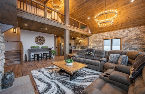 McHenry House | New! Luxury Lodge w/Pool, Sauna & Theater