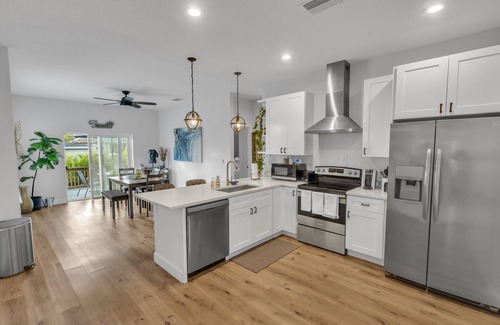 Meadowlawn House | NEW Luxury pool home w/hot tub, KING bed, close to beach, firepit