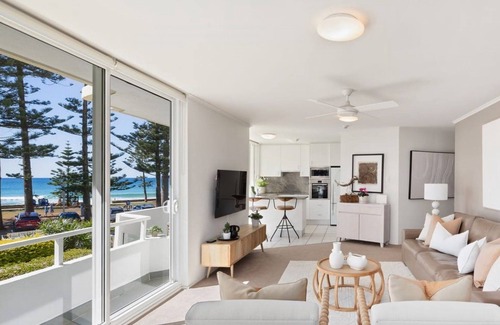 Manly Apartment | NEW! Manly Beachfront Apartment