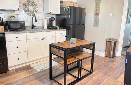 Milford Apartment | NEW - Mins to Manchester/Nashua - 1st Floor - Queen Bed - Pet Friendly - Trails