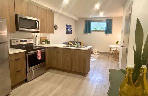 Jasper Apartment | New modern 1 bedroom suite with kitchen and laundry