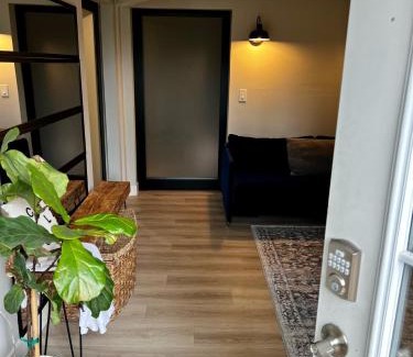 Thousand Oaks House | NEW Modern apt w/pool & hot tub in nature