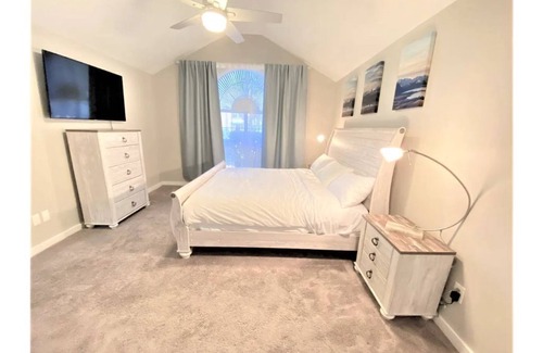 Frisco House | NEW | Modern House w/ Pool and Hot Tub| King Bed |