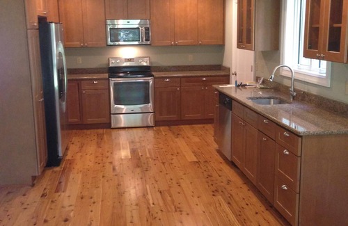 Pocono Pines House | New, Modern Streamfront 3 Bedroom. Walking Distance To Pool And Lake