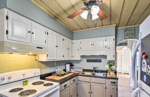 Quad Cities Cabin | NEW! Moline Riverfront Cabin w/ Fire Pit & Kayaks!