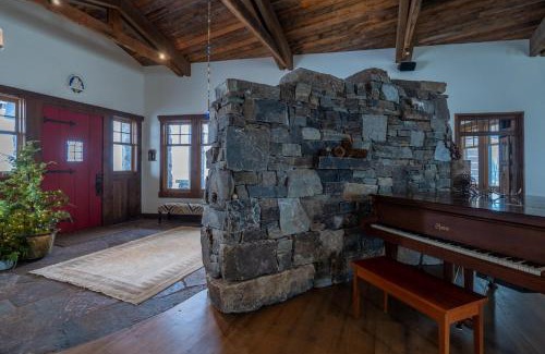 Emigrant House | New Moon Lodge