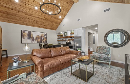 Mena House | NEW! Mountainside Luxury Cottage 1—LOCATION! LOCATION!