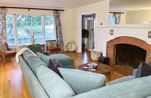 South Nyack House | NEW! Nyack Beauty ⭐️⭐️⭐️⭐️⭐️ Luxury home with stunning Hudson River views - sleeps 8