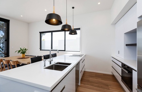 Oakura House | NEW! Oakura Beach Front Apt #1
