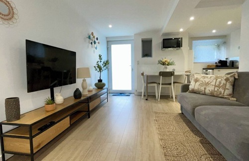 Saint-Pierre - Rene II - Bonsecours Apartment | New/Oasis in the Heart of Nancy with Garden and Free Parking π