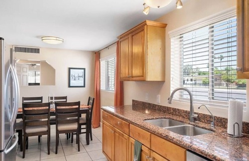 Entertainment District House | NEW Old Town Oasis, Putting Green, Walk to Downtown