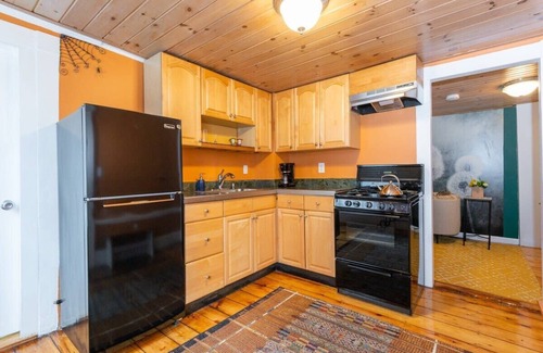 Salem Apartment | *New Omi's Witch House|Downtown Salem|Hocus Pocus