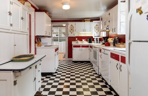 Warrensburg House | NEW! One-of-a-kind The Butterfly Estate Sleeps 24+ Close to LG & Gore!