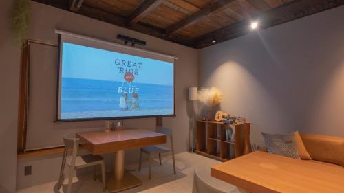Higashi-ku House | NEW OPEN !1日1組限定、海すぐの一軒家を完全貸切別荘!島の自然を五感で味わえる体験型ホテル