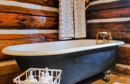 Chattaroy Cabin | NEW! Peaceful Cabin in the Woods