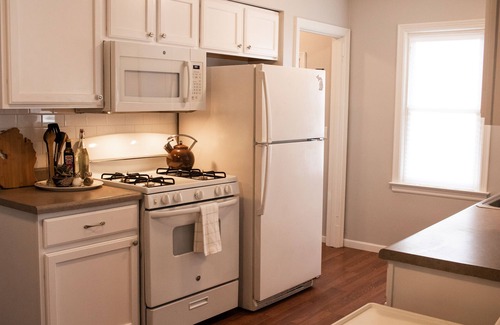 Creston Heights House | NEW! Perfect for Professionals, Family and Friends- Convenient To All of GR!