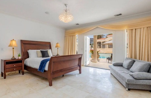 Malmok House | NEW Premium Luxury 2BR 3BA Pool House