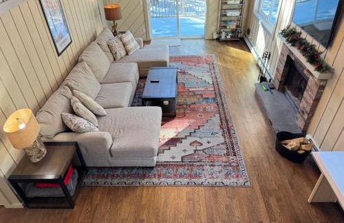 West Dover Ski Chalet | NEW Private Chalet - 4 mins to Mt Snow