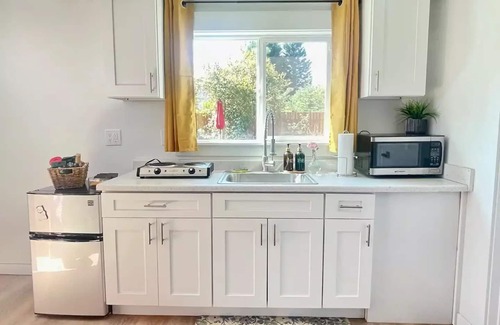 Roosevelt House | NEW private entry tiny home near GreenLake/Lightrail/I-5