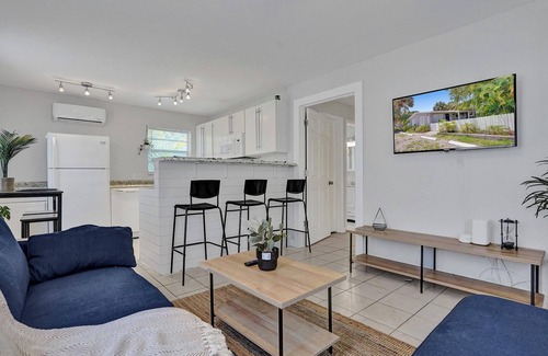 Middle River Terrace House | New - Private Fort Lauderdale Compound w/3 Suites : Walk to Wilton Drive!