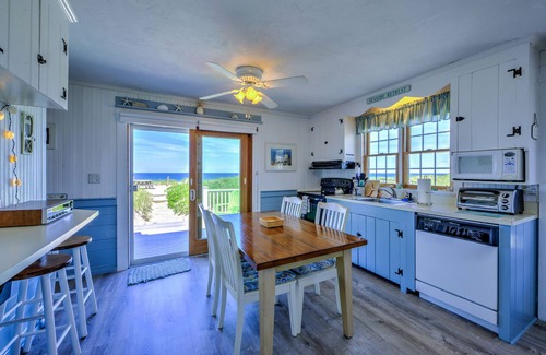 East Sandwich House | NEW RATE LAST WEEK OF AUGUST Oceanfront Property on East Sandwich Beach AC