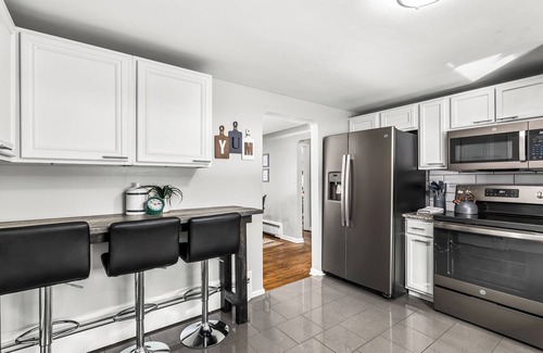 Shelby Township Apartment | NEW! Relaxing & Peaceful 2 BR FLAT | Top Location