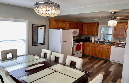 Urbandale House | NEW REMODEL! ARCADE GAMES, PNG PNG, SKEE BALL, ACCESS TO POOLS.WE HAVE IT ALL!