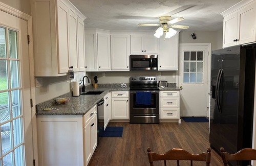 Stormstown House | New Remodeled home. Quiet family neighborhood. 15 mins to PSU.