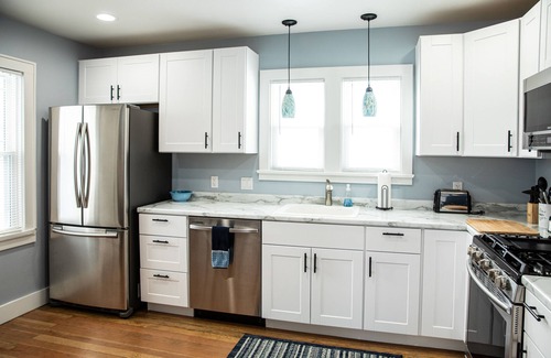 Lake Geneva House | New Reno. Entire Home. Blue Bungalow in downtown Lake Geneva. Walk to Lake