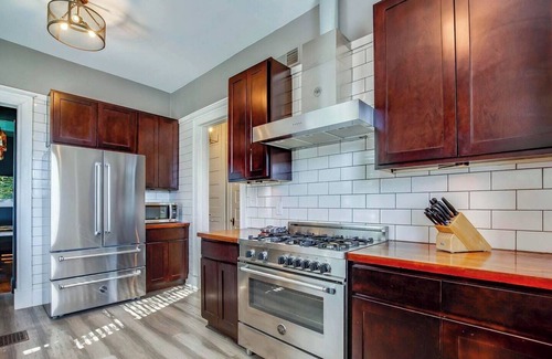 Bonnycastle House | New Renovated 4BR Home, Fenced Yard w Playground