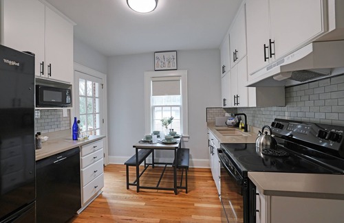 Durham House | *New & Renovated* MCM Duplex 3 mi to DT Durham