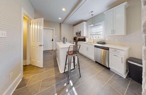 Church Hill House | NEW! Renovated Townhome w/ Putting Green & Patio!