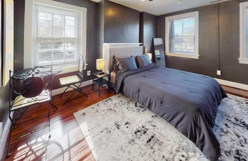 Church Hill House | NEW! Renovated Townhome w/ Putting Green & Patio!