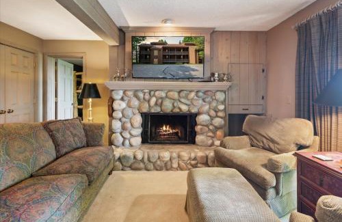 Bellaire House | New- Resort villa- 2Bedroom 3Bath unit Golf Pools