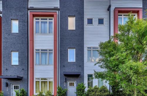Haynes Area House | New Rooftop with city views game room DT Nash