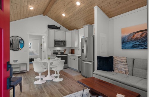 Pacific Beach House | New* Seabrook's Sara Sea, hot tub and fully-fenced yard