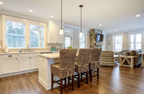 Seabrook House | *New* Seabrook's Ursa Major: Ocean view with a hot tub!