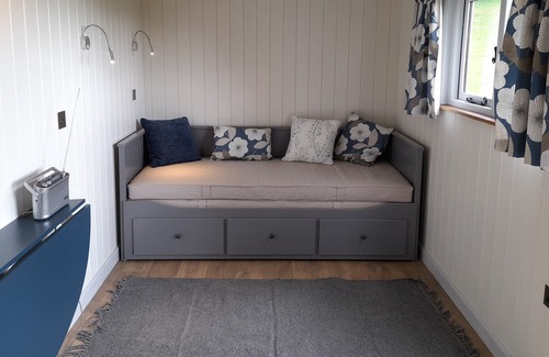 Llansadwrn Apartment | New Shepherd'shut in peaceful eco location