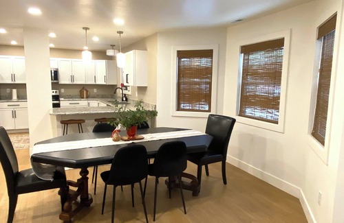 Bolivar House | NEW & SLEEPS 14! Spacious and modern home- located in the heart of Bolivar!