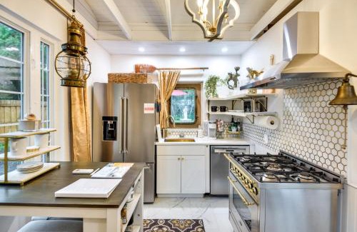 New Smyrna Beach House | New Smyrna Beach Cottage about 1 Mi to Downtown!