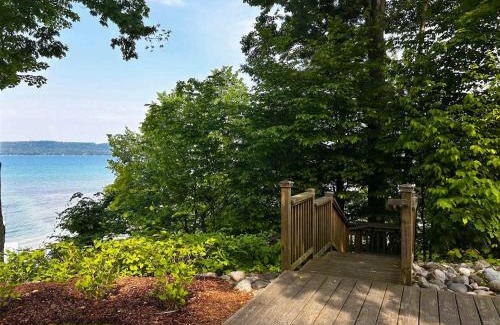 Maple City House | NEW Snug Harbour on Big Glen Lake