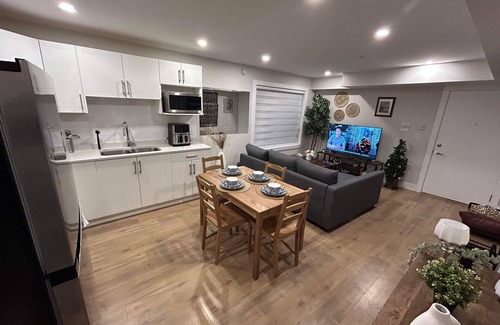 Maple Ridge House | New, Spacious 2 Bedrooms Suite in Downtown Maple Ridge with free parking !