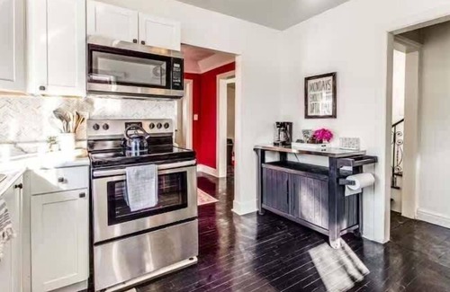 Detroit House | NEW! Spacious 5BR | Sleeps 10 | University District