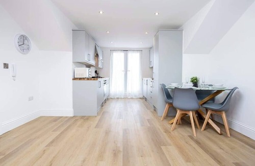 Walkden Apartment | NEW! Spacious Flat in Greater Manchester, Sleeps 4