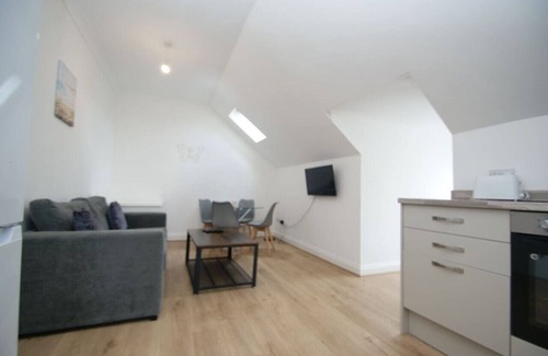 Cliftonville Apartment | NEW Spacious Modern Apartment