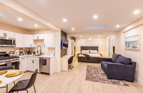 Bankers Hill Apartment | New Stunning Little Italy Villa Next to ConventionCenter HotTub A/C GamesGrill