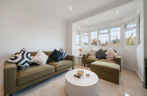 Finchley Church End Apartment | New Stunning Modern 2 Bedroom Apartment in Mill Hill next to Train Station!